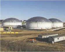  ?? BLOOMBERG ?? TC Energy's oil storage tanks in Hardisty, Alta. TC Energy and Pembina are embarking on a project to lower emissions.