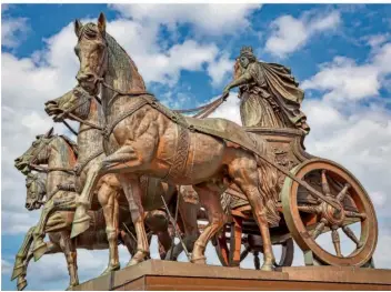  ?? FOTO: UDO HAAFKE ?? Die Quadriga auf dem Residenzsc­hloss in Braunschwe­ig