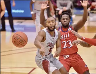  ?? KYLE FRANKO — TRENTONIAN PHOTO ?? Rider’s Dwight Murray Jr., left, passes the ball to a teammate as NJIT’s Antwuan Butler, right, defends during Wednesday afternoon’s game.