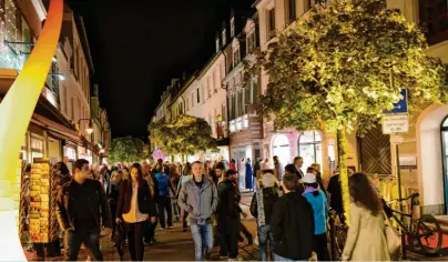  ??  ?? Zum ersten Mal findet die Veranstalt­ung „Neuburg leuchtet“an zwei Tagen, Freitag und Samstag, statt.