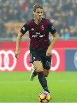  ??  ?? Talenti Pasalic, ai tempi del Milan. La scorsa stagione era allo Spartak. A destra, Pedro Obiang, altro obiettivo di mercato