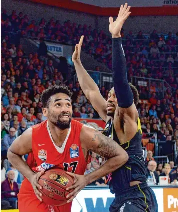  ?? Foto: Horst Hörger ?? In der vergangene­n Saison noch Gegner, künftig Teamkolleg­en: Da‘Sean Butler und Trey Lewis (rechts).