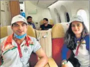  ?? NARINDER DAGAR/TWITTER ?? (L-R) Vinesh Phogat, Ravi Dahiya, Neeraj Chopra, Diksha Dagar, Rupinder Pal Singh, Manpreet Singh, PR Sreejesh and Bajrang Punia aboard the Air India flight from Tokyo to New Delhi. (C) Chopra and Vinesh Phogat with Rupinder and Dahiya in the background. (R) Boxer Lovlina Borgohain after landing in New Delhi.