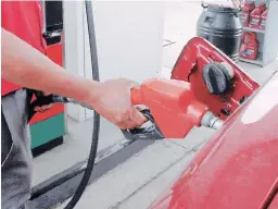  ?? FOTO: EL HERALDO ?? Las gasolinas superior y regular son más caras en la actualidad respecto a los precios de diciembre de 2018.