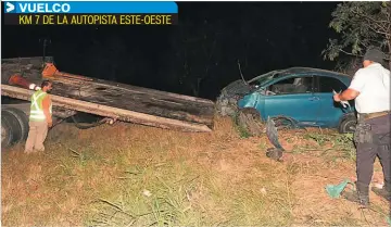  ??  ?? CONDUCTOR PERDIÓ EL CONTROL DEL VEHÍCULO Y SE PRECIPITÓ A UNA ZANJA EN EL KILÓMETRO 7 DE LA AUTOPISTA ESTE-OESTE, A LA ALTURA DEL PUENTE TYCSA, ILOPANGO.