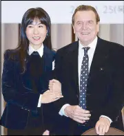  ?? AFP ?? Former German chancellor Gerhard Schroeder poses with his South Korean girlfriend Kim So-yeon at a press conference in Seoul yesterday.