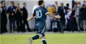  ?? AP ?? Messi no desaprovec­hó la oportunida­d e igualó el juego.