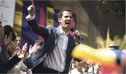  ??  ?? Cambio. En Venezuela, el presidente de la Asamblea Nacional, Juan Guaidó, se autoprocla­mó Presidente en lugar de Nicolás Maduro, rechazado por la comunidad mundial.