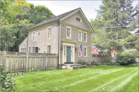  ?? Contribute­d photo / ?? The home of Andrew and Debbie Smith on Washington Road in Woodbury is included in this year’s house tour in December.