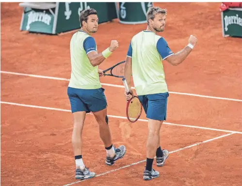  ?? FOTO: AURELIEN MORISSARD/IMAGO IMAGES ?? Synchronju­bel im Tennis-Doppel: Kevin Krawietz (r.) und Andreas Mies beim French-Open-Finale.