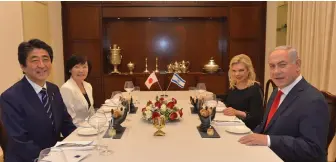  ?? (Kobi Gideon/GPO) ?? JAPAN’S PRIME MINISTER Shinzo Abe and his wife, Akie, sit down with Prime Minister Benjamin Netanyahu and his wife, Sara, in Jerusalem yesterday.