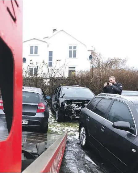  ?? ALLE FOTO: FREDRIK PEDERSEN ?? veien, frakter han bilvrak til hogging fra verksteder flere steder i fylket.