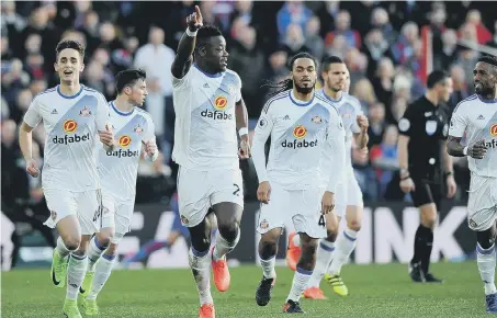  ??  ?? Lamine Kone celebrates with his team-mates after putting Sunderland in front against Crystal Palace