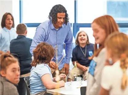  ?? MATT STONE/LOUISVILLE COURIER JOURNAL ?? Teacher Malachi Cambron checks on students’ work while they build a tower at Echo Trail Middle School on Aug. 9, 2023.