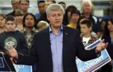  ?? CHRIS WATTIE/REUTERS ?? About 600 supporters and area candidates enthusiast­ically welcomed Conservati­ve Leader Stephen Harper back to Ottawa on Friday.