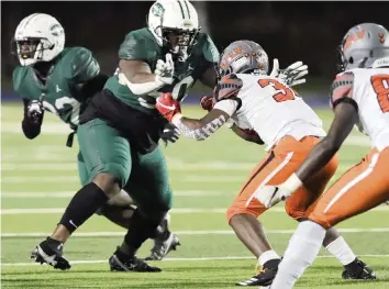  ?? AL DIAZ adiaz@miamiheral­d.com ?? Miami Central offensive lineman Laurence Seymore (50) sets up his block against Lely High School on Nov. 21.