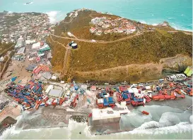  ??  ?? La parte holandesa de la Isla de San Martín sufrió graves destrozos.