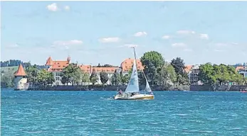  ?? FOTO: YCL ?? Auf der Rückfahrt zum Ziel Seezeichen 66. Im Hintergrun­d ist der Westteil der Insel Lindau.