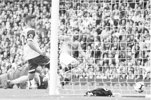  ?? - AFP photo ?? Manchester City’s Argentinia­n striker Sergio Aguero (R) reacts to the loose ball to score their third goal during the English Premier League football match between Manchester City and Huddersfie­ld Town at the Etihad Stadium in Manchester, north west England, on August 19, 2018.