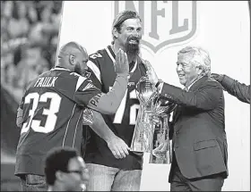  ?? AP/MICHAEL DWYER ?? New England Patriots owner Robert Kraft (right) takes part in a pregame ceremony Thursday night in Foxborough, Mass., with former Patriots Kevin Faulk (left) and Matt Light.