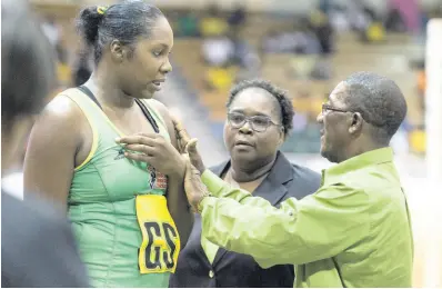  ?? FILE ?? Sunshine Girls assistant coach Winston Nevers (right) speaks with goal shooter Jhaniele Fowler (left), while looking on is head coach Marvette Anderson during a Lasco Sunshine Series match against the England Roses at the National Indoor Sports Centre on Saturday, October 13, 2018.