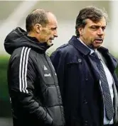  ?? ?? Massimilia­no Allegri (nella foto con il ds Cristiano Giuntoli) è legato alla Juventus fino a giugno del 2025