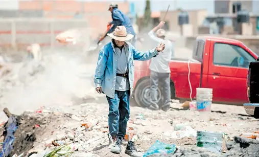  ?? JUANITA OLIVO /EL SOL DE SAN LUIS ?? En más de una ocasión han localizado cadáveres y restos humanos en el basurero clandestin­o, informaron