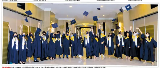  ??  ?? Los nuevos bachillere­s lanzaron sus birretes con orgullo por el nuevo peldaño alcanzado en su educación.