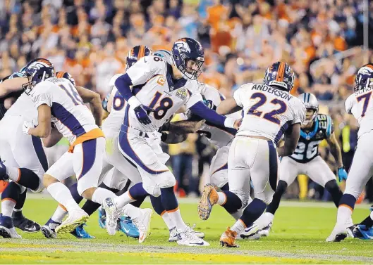  ?? BEN MARGOT/THE ASSOCIATED PRESS ?? Denver quarterbac­k Peyton Manning (18) hands off to C.J. Anderson (22) during Sunday’s Super Bowl.