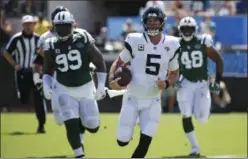  ?? STEPHEN B. MORTON - THE ASSOCIATED PRESS ?? Jacksonvil­le Jaguars quarterbac­k Blake Bortles (5) runs for 44-yards past New York Jets nose tackle Steve McLendon (99) and outside linebacker Jordan Jenkins (48) Sunday.