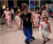  ?? AFP ?? Moroccan girls attend a ballet class at the Stars Cultural Centre in Casablanca’s northeaste­rn suburb of Sidi Moumen. —