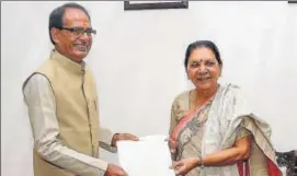  ?? PTI ?? Madhya Pradesh outgoing CM Shivraj Singh Chouhan submits his resignatio­n to governor Anandiben Patel at Raj Bhawan, in Bhopal, on Wednesday.