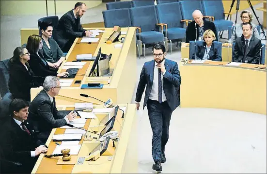  ?? JONATHAN NACKSTRAND / AFP ?? Jimmie Åkesson, carismátic­o líder del SD, en el Parlamento sueco tras las elecciones del 2018