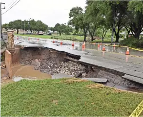  ??  ?? CAlle dAñAdA en Brenham