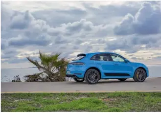  ??  ?? Porsche Macan
Der Porsche Macan wird aktuell mit leistungss­tarken Benzinern verkauft. Der Nachfolger ist als Elektroaut­o angekündig­t