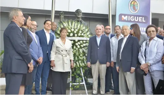  ?? FÉLIX DE LA CRUZ ?? El Partido Revolucion­ario Dominicano (PRD) rindió honores a la máxima figura de la organizaci­ón política.
