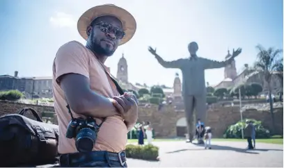  ?? Pictures: Jacques Nelles ?? NEGATIVELY AFFECTED. Bezil Tafirenyik­a at the Union Buildings yesterday, where he photograph­s tourists to earn an income.