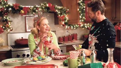  ?? Courtesy of Lifetime / Contribute­d photo ?? Melissa Joan Hart and Jason Priestley star in “Dear Christmas,” premiering Nov. 27 at 8 p.m. on Lifetime.