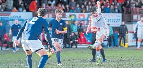  ?? ?? Ian Harkes fires United into the quarter-finals of the Scottish Cup with his outstandin­g goal against Partick.