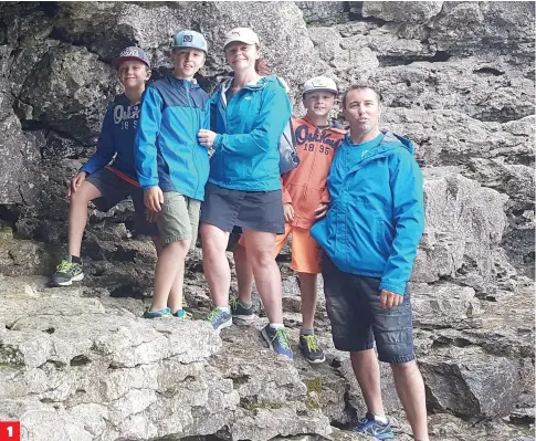  ?? PHOTOS COURTOISIE ?? 1. Clément Therrien et sa conjointe Sandra Lessard ont l’habitude de partir en randonnée avec leurs enfants Émile, Cédrick et Jacob. « Le sport, c’est dans nos gènes » , soutient Mme Lessard. 2. Jacob Therrien, 11 ans, était un garçon très sportif,...