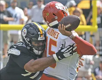  ?? Peter Diana/Post-Gazette ?? Cameron Heyward forces Chiefs quarterbac­k Patrick Mahomes to fumble Sunday at Heinz Field. He placed responsibi­lity for the Steelers defensive issues on execution.