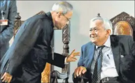  ?? PTI PHOTO ?? President Pranab Mukherjee talks with eminent scientist Bikash Sinha during the inaugurati­on of The Unified Academic Campus of Bose Institute at Salt City the outskirts of Kolkata on Thursday.