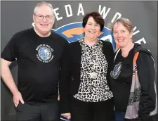  ?? Picture: Colin Bell ?? Theresa Walsh, President of Basketball Ireland, flanked by Drogheda Wolves chairperso­n Jim Agnew and the club’s director of coaching Maeve Coleman.