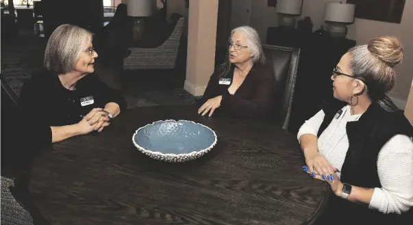  ?? ?? Sharron Rosiska (left), director of nursing at Emerald Springs Senior Living, confers with Janet Ehrick (center), business officer manager, and Leticia Gonzalez, quality control coordinato­r.