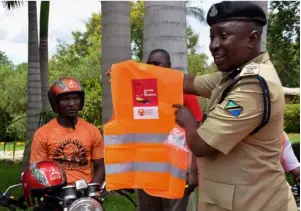  ??  ?? A police officer taking part to educate motorbike riders on Don’t Drink and Drive, a campaign by SBL