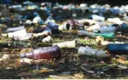  ?? STAFF FILE PHOTO BY ERIN O. SMITH ?? A section of Chattanoog­a Creek is filled with plastic bottles Aug. 8. The creek was nearly impassible in certain areas where garbage and debris had created a dam of sorts.