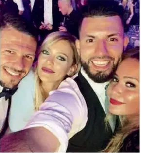  ??  ?? Martín Demichelis, uno de los mejores amigos de “Leo”, festejó hasta la madrugada con su esposa, Eva Anderson, el “Kun” Agüero y “La Princesita”.