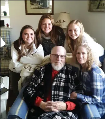  ?? COURTESY OF BRUCE MAY ?? Brue May, 93, with three of of his eight great-grandchild­ren, from left, Arianna, Carys and Taylor May, and one of his four children, daughter, Lauren May, right.