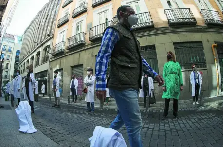  ?? EFE ?? Protesta de médicos por la falta de medios públicos