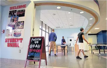  ?? PHOTOS BY SUSAN STOCKER/STAFF PHOTOGRAPH­ER ?? FAU students on the Boca Raton campus play ping pong in the Student Union, which is slated for an expansion.